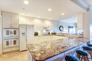 Deluxe Condo at Main Beach