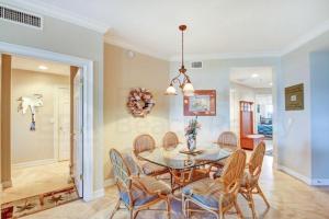 Deluxe Condo at Main Beach