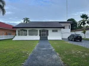 Villa Famirie 8-10 people - Paramaribo