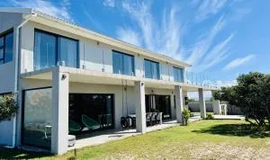 Paradise on beach - Aston Bay