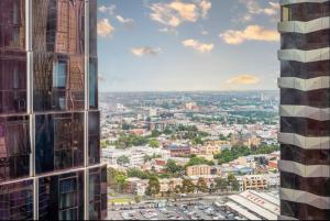 lvl35 Uno Melbourne CBD with City View