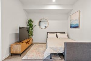 Breathtaking Views, King Bed, Pool & Best Location