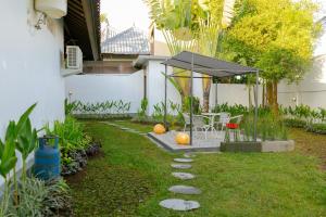 Peaceful 2br with pool & garden