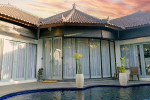 Peaceful 2br with pool & garden