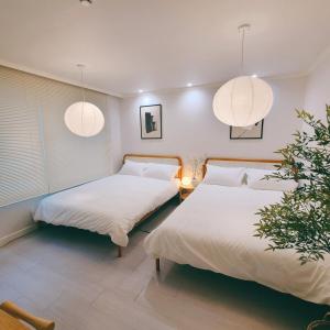 Hongdae, Gangnam, Seongsu, Subway Line 2, accommodation for 6 people, Seoul Venture Town Station