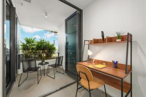 Breathtaking City & River Views with Pool, Gym, Park