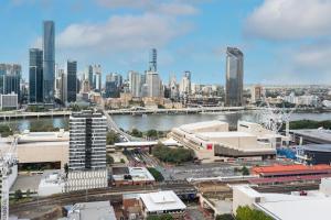 Breathtaking City & River Views with Pool, Gym, Park