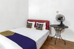 SPOT ON 93519 Kebun Manis Homestay Near Lapangan Bola Volly Batu Kumbung - Lembuak