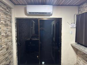 Hospedaje Nacho y Ale 1, con 3 AC, Paso Canoas, CR