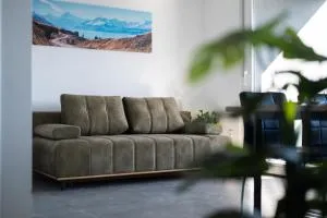 Sunshine Bay II - Nin