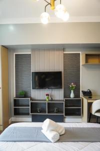 Modern Cozy Studio with Balcony