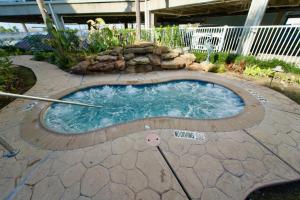 Seascape 2202 The Seashell Pearl no roads to cross