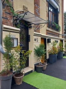 Appartements Les Loges Du Theatre MAISON de 150m2 PRIVE reservable de 2 a 14 personnes tout equipe au pied de l'AVENUE DE CHAMPAGNE et toutes commodites DEGUSTATION CHAMPAGNE OFFERTE jacuzzi sauna jeux velos EMPLACEMENT EXCEPTIONNEL et CHIC : photos des chambres