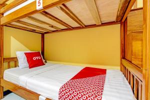 Hotel O Puri Adem 86 Syariah BunkbedNearMerapi Golf Club