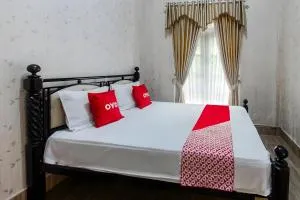 OYO 93618 Homestay Bonjeruk Near Restoran Pawon 21 Bonjeruk - Praya