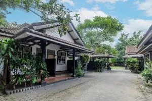 SPOT ON 93651 Losmen Ida Near PT. Narmada Awet Muda (Pabrik Lingsar) - Lembuak