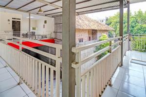 OYO LIFE 93634 Penginapan Dpalinggihan Syariah