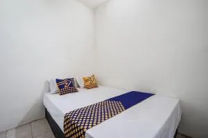 OYO Life 93680 Kost Losawi Syariah - Blimbing