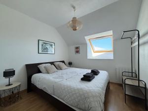 Appartements L'air marin Apt avec belle terrasse vue degagee sejour lumineux 10 mn a pied mer et centre Port en Bessin, tous commerces et restaurants, proche Bayeux et Omaha Beach : photos des chambres