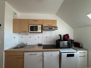 Appartements L'air marin Apt avec belle terrasse vue degagee sejour lumineux 10 mn a pied mer et centre Port en Bessin, tous commerces et restaurants, proche Bayeux et Omaha Beach : photos des chambres
