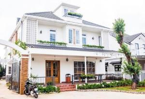 Capital O 1231 Hoang Yen Hotel & Coffee