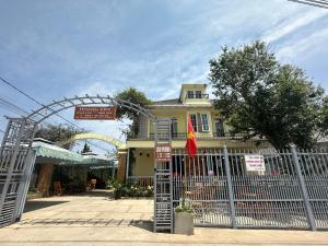 Capital O 1231 Hoang Yen Hotel & Coffee