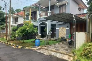 OYO 93820 Salma Homestay Syariah Near alun alun kota purwokerto - 巴图拉登