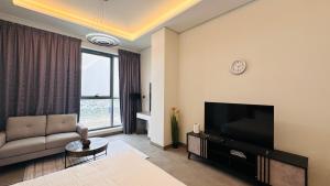 Spacious Studio Apartment Palm View with Big Balcony Free Parking by Belvilla - Maisons d'hôtes, Dubaï
