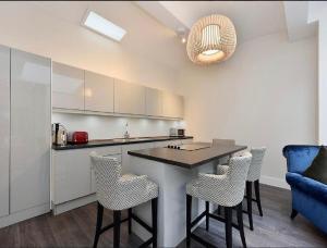 Modern 3 bedrooms flat in South Kensington