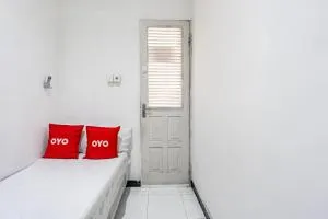 OYO Life 93977 Suterejo Homestay Syariah - Surabaia