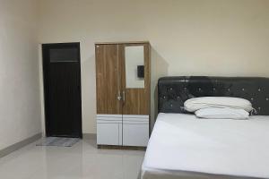 OYO 94015 Kost Alif Near Masjid Jami Nurul Huda