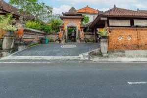 Capital O 94011 Binhari Guest House