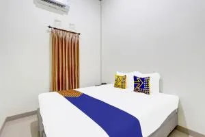 SPOT ON 94076 Tinampi House Syariah - Bojonegoro