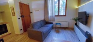 Tuscan Loft - 7 Guests with Patio