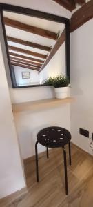 Tuscan Loft - 7 Guests with Patio