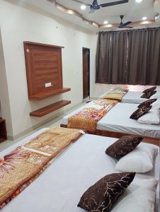 Hotel Barsana Palace, Near Mahakal Temple- 200 meter