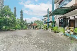 OYO 94148 Forzando Hotel - Blimbing