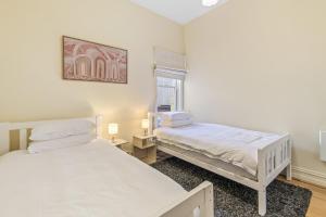 Gorgeous 2-Bed Victorian Home in Artsy Suburb