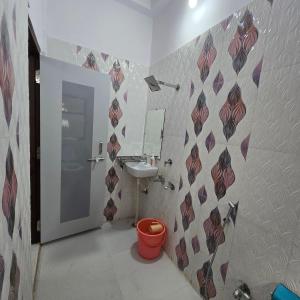 Leela home stay - Single room with washroom