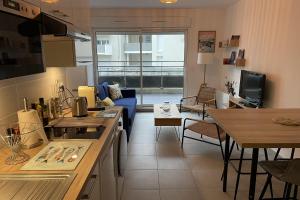 Cozy T2 with balcony near the sea