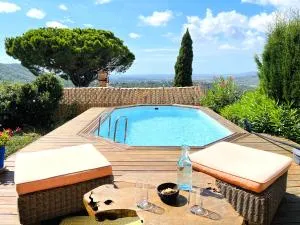 Le Lavandin Maison pour 4 personnes avec piscine et vue panoramique à La Londe Les Maures - 科洛布里埃