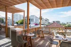 Antrim House by Totalstay