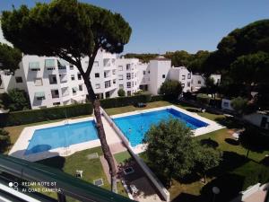 Anc14 Apartamento con 2 habitaciones, patio y piscina al lado de la playa