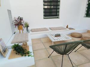 Anc14 Apartamento con 2 habitaciones, patio y piscina al lado de la playa
