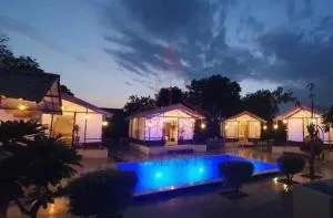 Luxury Farmhouse in Chhatarpur with Pool - Dhauj