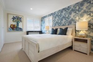 Fuller Holidays - One Coral, Beachside with Pool