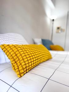 黒門市場徒歩5分 通天閣 難波エリア徒歩圏内 トイレと浴室付き まるまる貸切 エレベーター 4階402