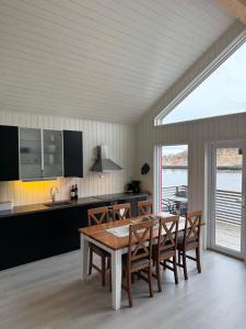 Modern Seaview Rorbu, Ideal for Exploring Lofoten - Odinbua