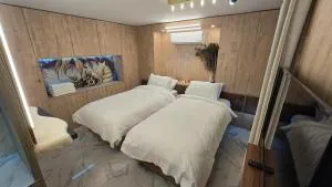 Hotel Room With Bathroom and Kitchenette - Tsiv'on