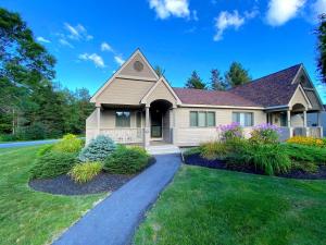 FV50 Pet friendly single level home in Bretton Woods walk to golf course and Mt Washington Hotel